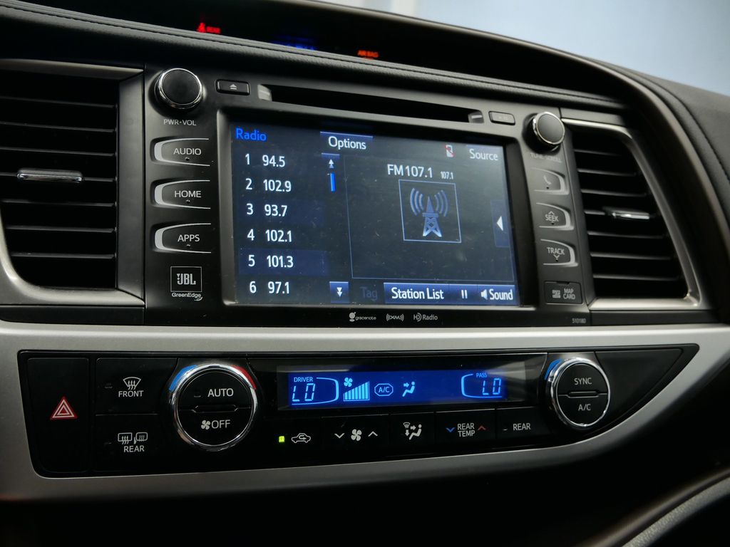 Thumbnail: 2017 Toyota Highlander - 31