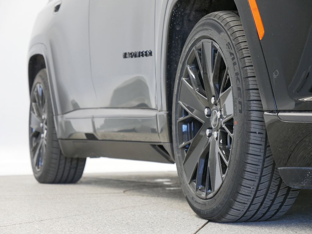 Thumbnail: 2024 Jeep Wagoneer S - 8