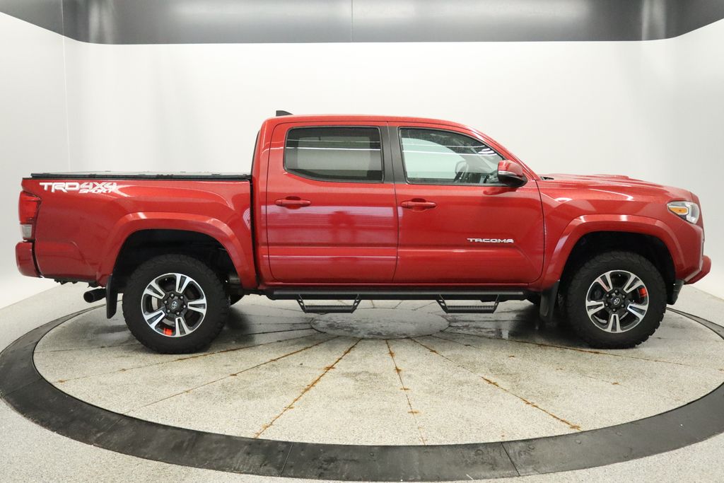 Thumbnail: 2017 Toyota Tacoma - 8