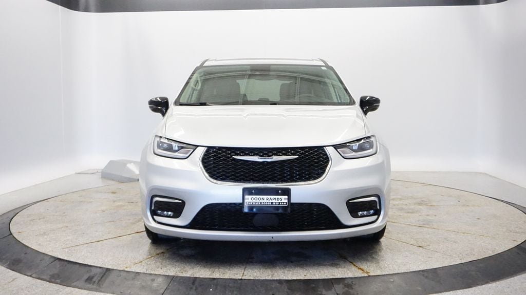 Thumbnail: 2024 Chrysler Pacifica - 8