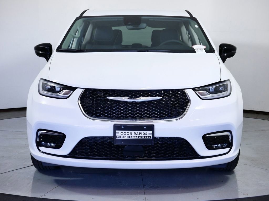 Thumbnail: 2024 Chrysler Pacifica - 4