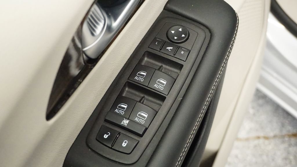 Thumbnail: 2024 Chrysler Pacifica - 23