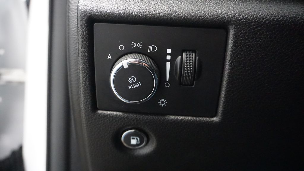 Thumbnail: 2021 Jeep Grand Cherokee - 35