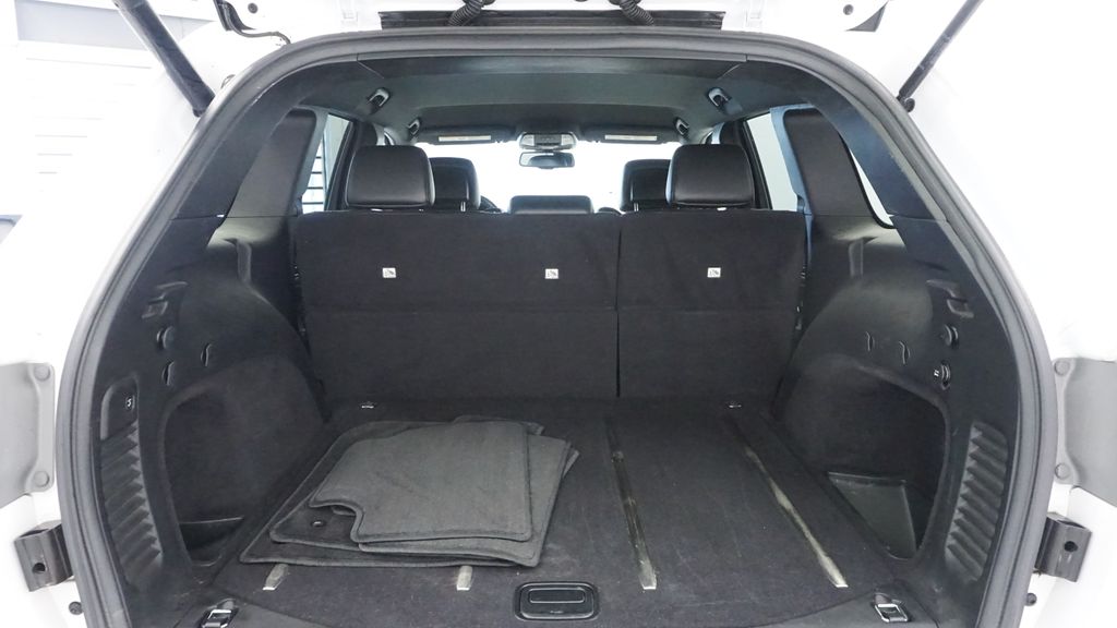 Thumbnail: 2015 Jeep Grand Cherokee - 16