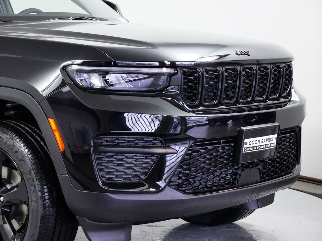 Thumbnail: 2024 Jeep Grand Cherokee - 3