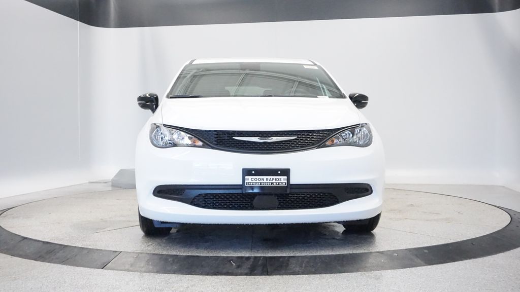 Thumbnail: 2026 Chrysler Voyager - 15