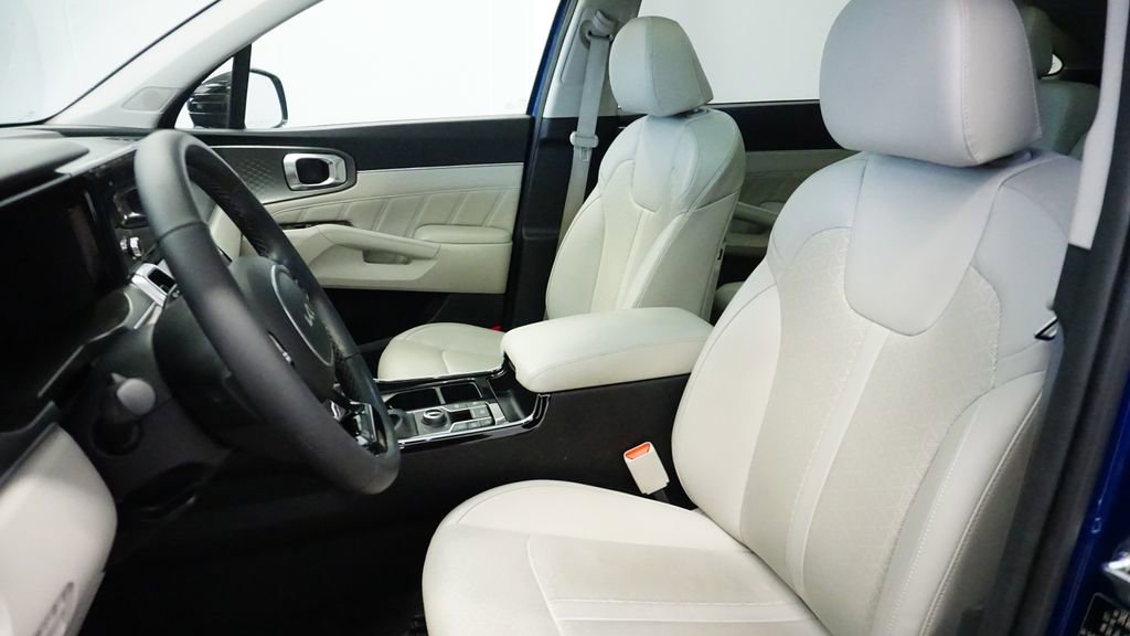 Thumbnail: 2023 Kia Sorento - 27