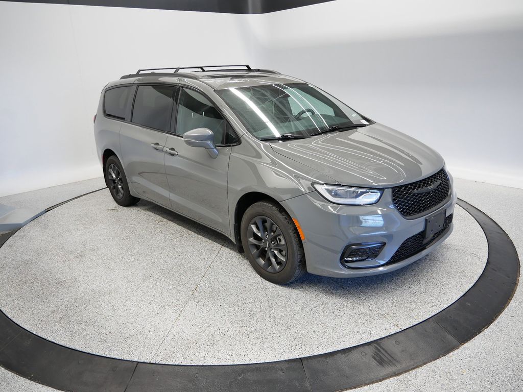Thumbnail: 2021 Chrysler Pacifica - 15