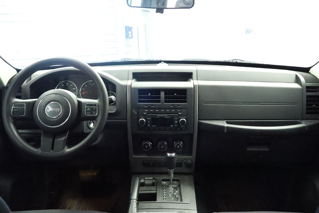 Thumbnail: 2012 Jeep Liberty - 18