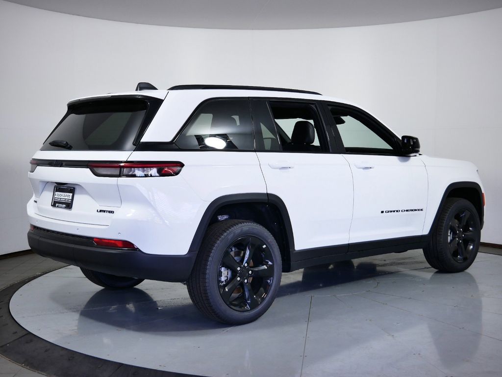 Thumbnail: 2025 Jeep Grand Cherokee - 9