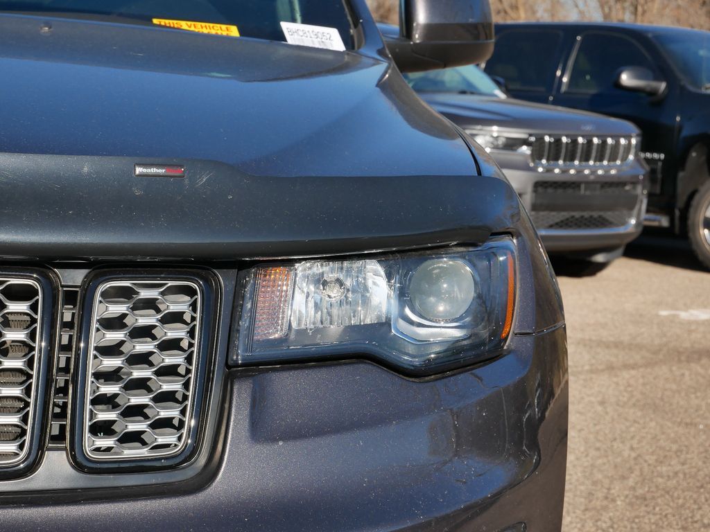 Thumbnail: 2017 Jeep Grand Cherokee - 15