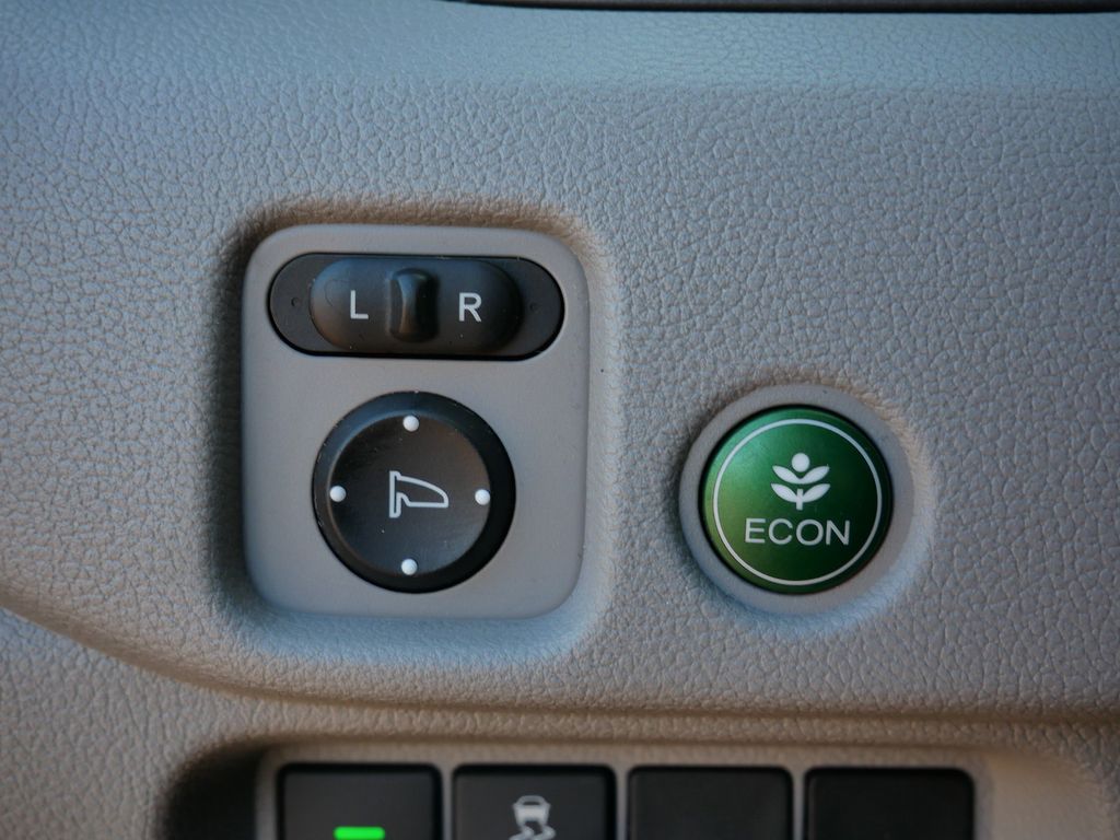 Thumbnail: 2018 Honda Pilot - 25