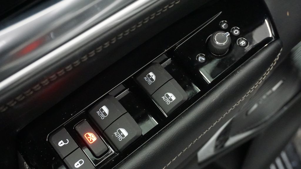 Thumbnail: 2026 Jeep Grand Wagoneer - 27