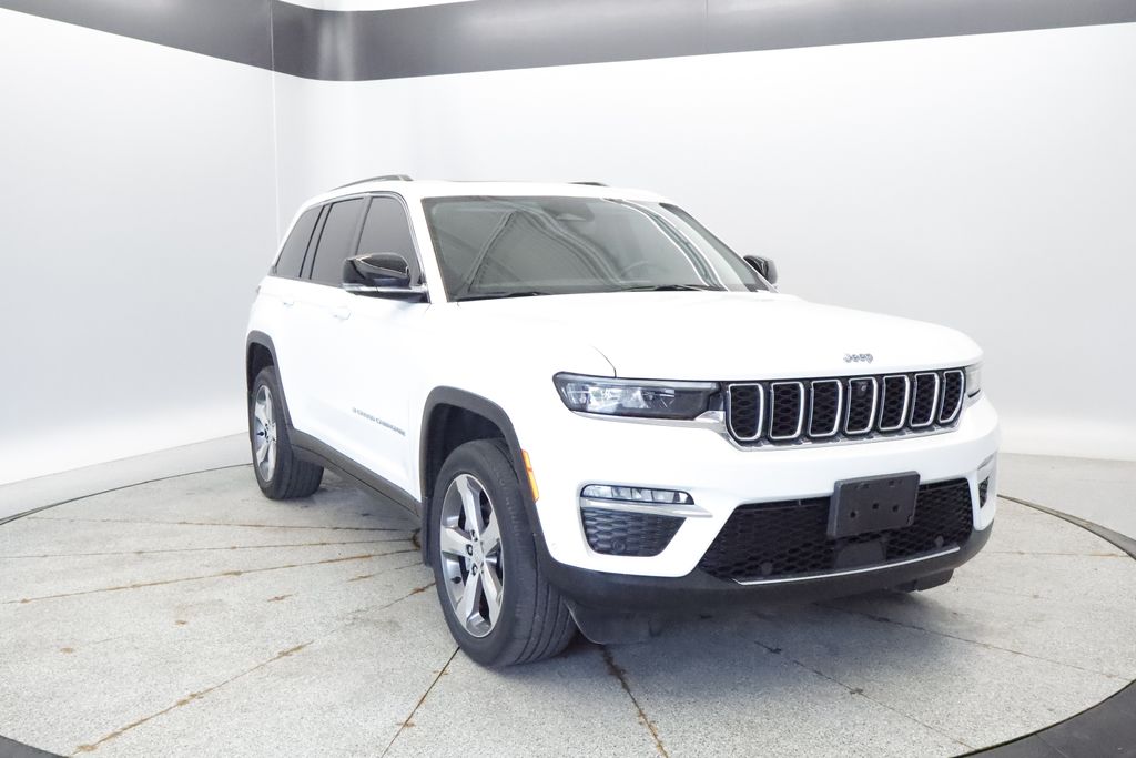 Thumbnail: 2022 Jeep Grand Cherokee - 11
