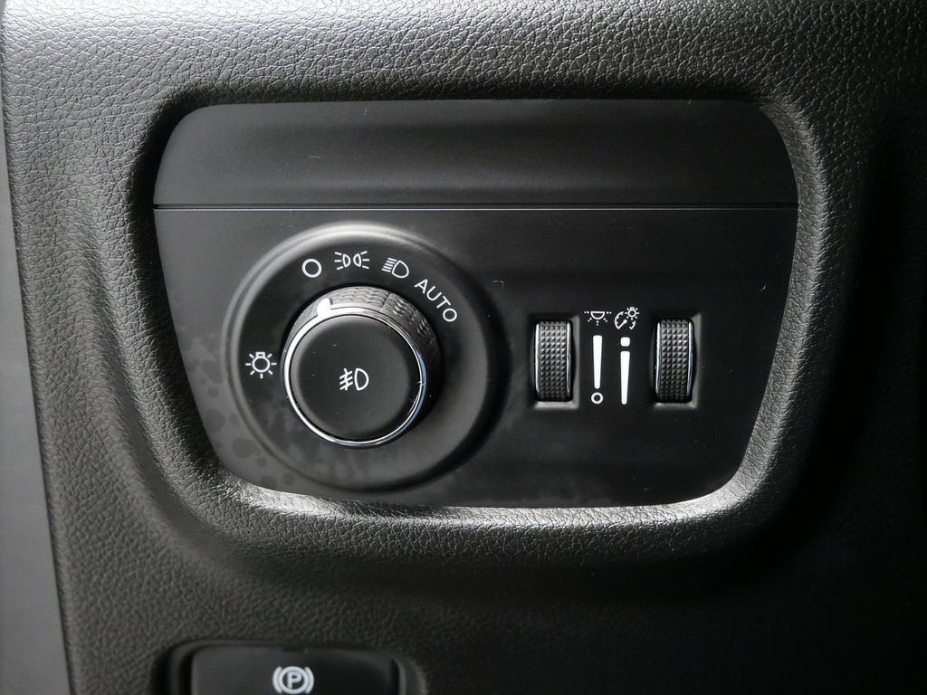 Thumbnail: 2022 Jeep Grand Cherokee L - 24