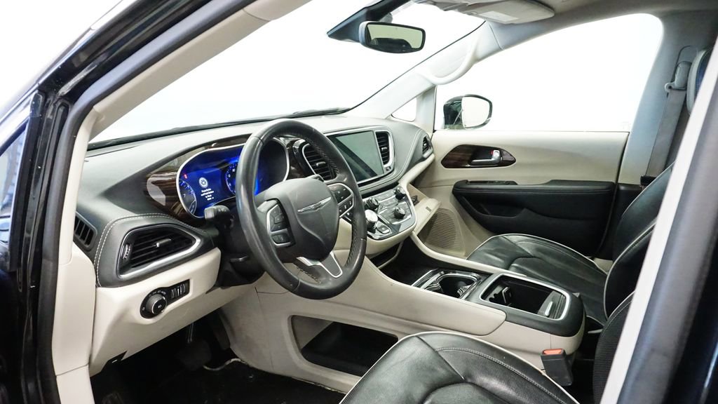 Thumbnail: 2023 Chrysler Pacifica - 21