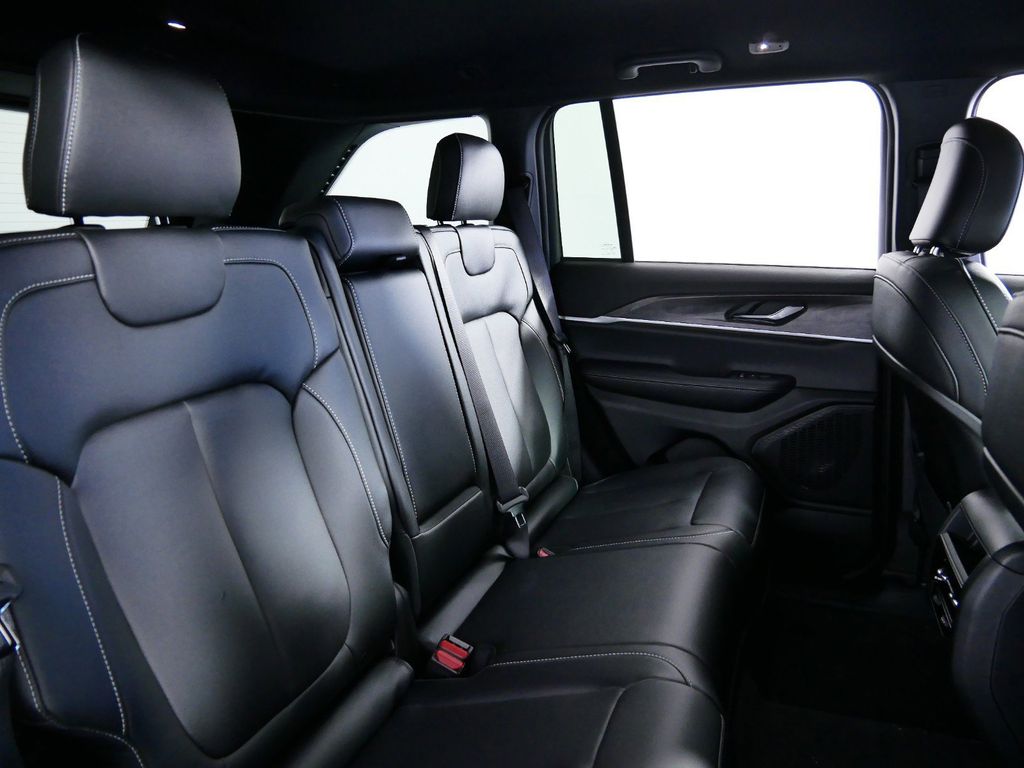 Thumbnail: 2024 Jeep Grand Cherokee - 28