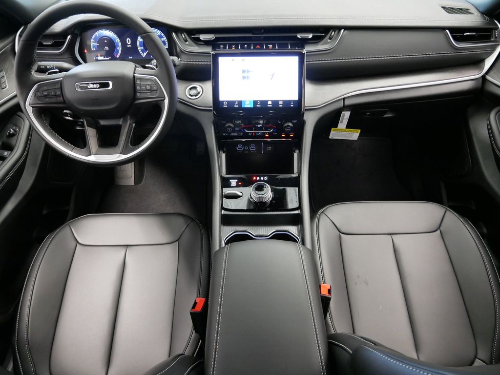 Thumbnail: 2025 Jeep Grand Cherokee - 17