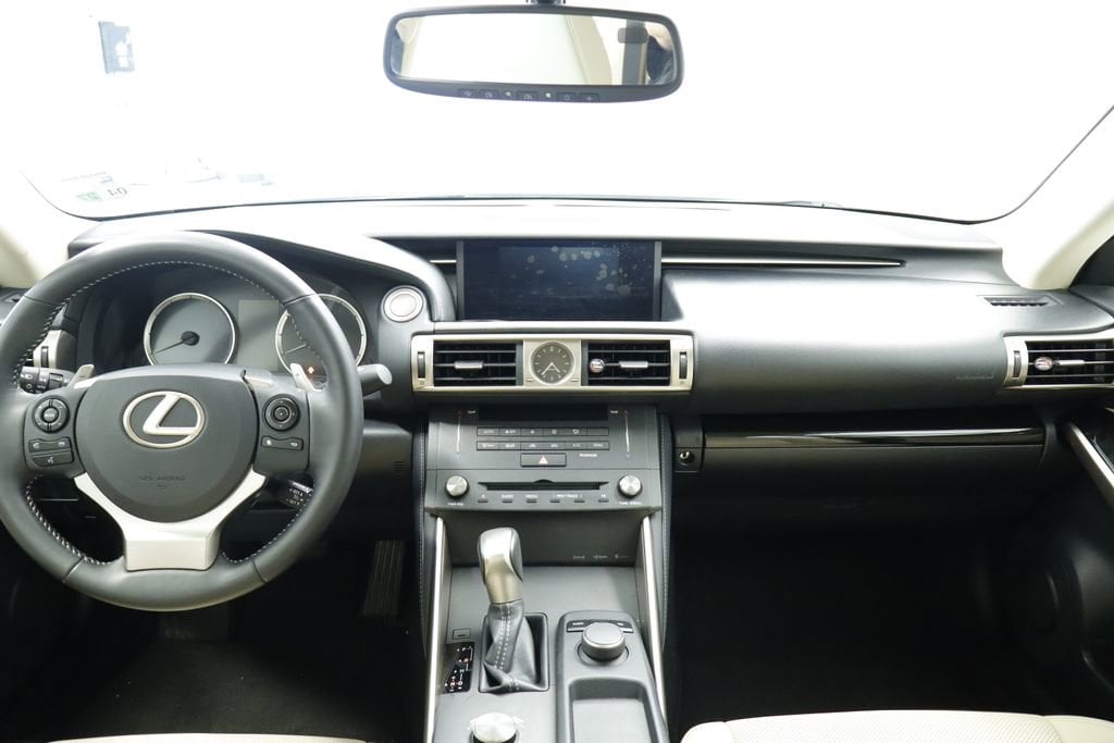 Thumbnail: 2015 Lexus IS - 20