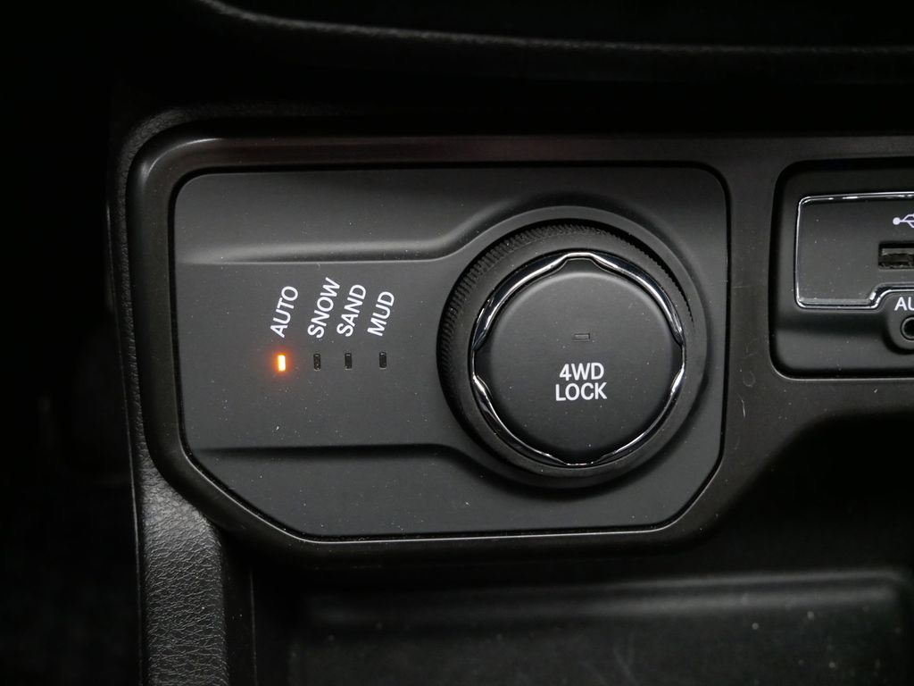 Thumbnail: 2023 Jeep Renegade - 36