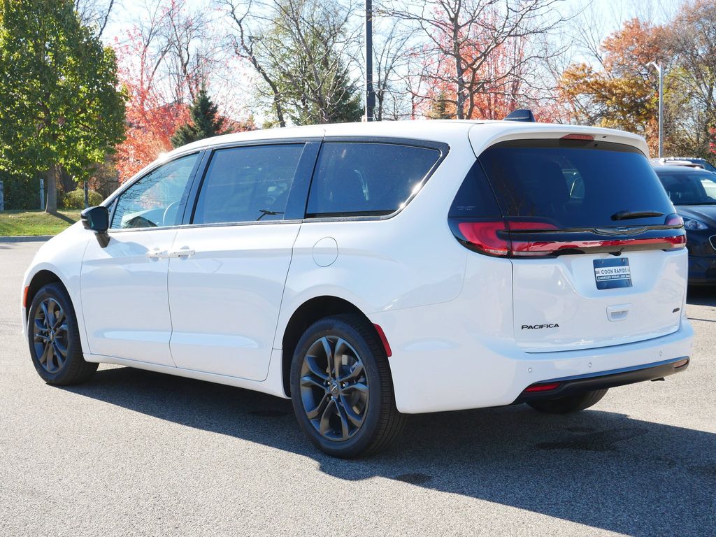 Thumbnail: 2026 Chrysler Pacifica - 16