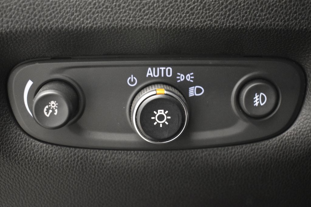 Thumbnail: 2018 Chevrolet Traverse - 34