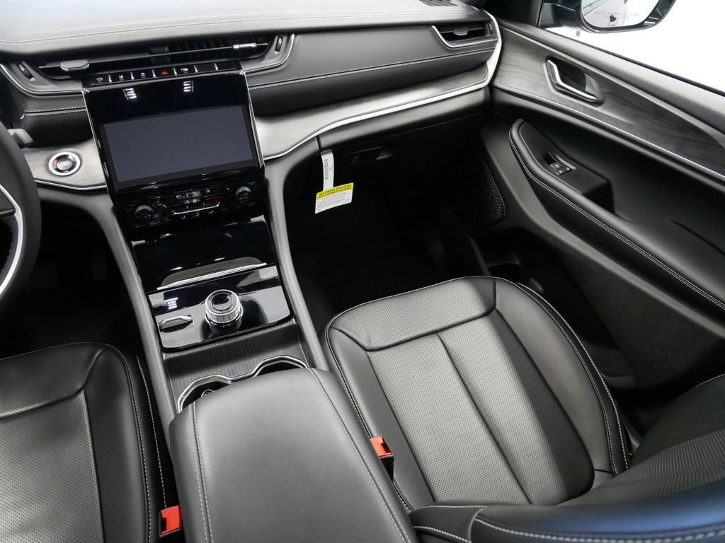 Thumbnail: 2025 Jeep Grand Cherokee L - 33