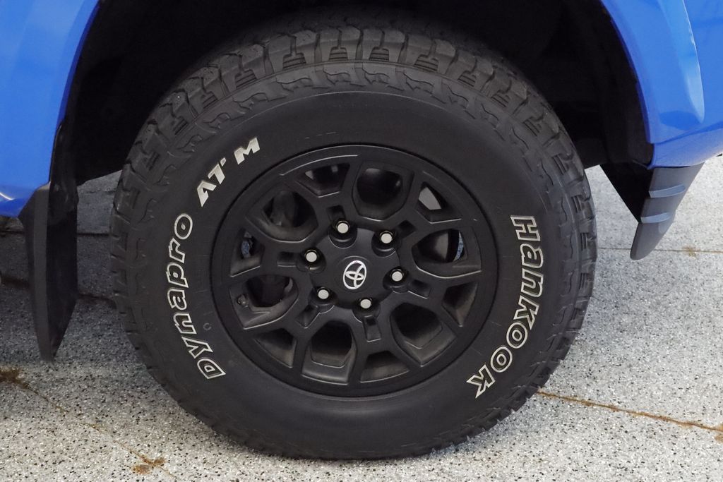 Thumbnail: 2020 Toyota Tacoma - 6