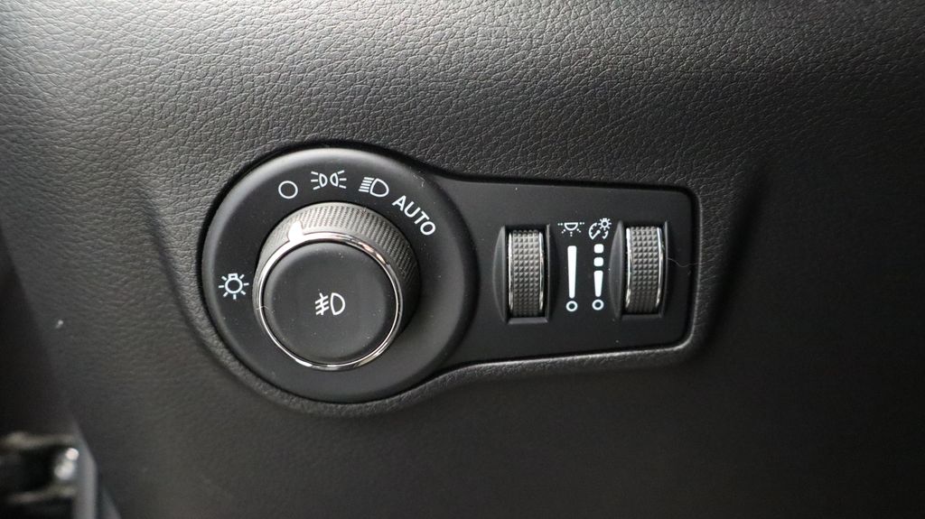 Thumbnail: 2022 Jeep Compass - 32