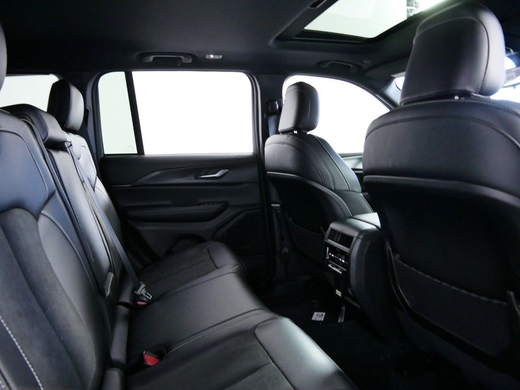 Thumbnail: 2024 Jeep Grand Cherokee - 26