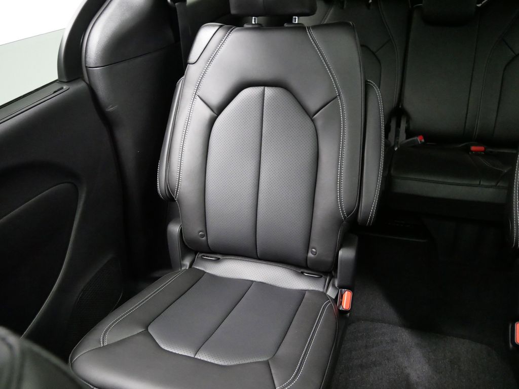 Thumbnail: 2026 Chrysler Pacifica - 20