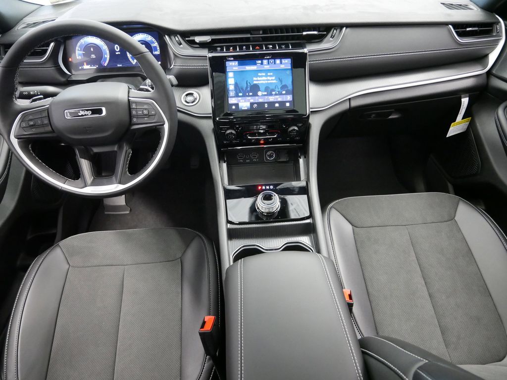 Thumbnail: 2025 Jeep Grand Cherokee L - 16