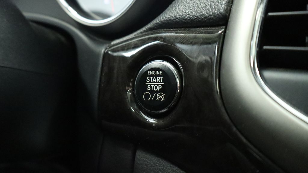 Thumbnail: 2012 Jeep Grand Cherokee - 29