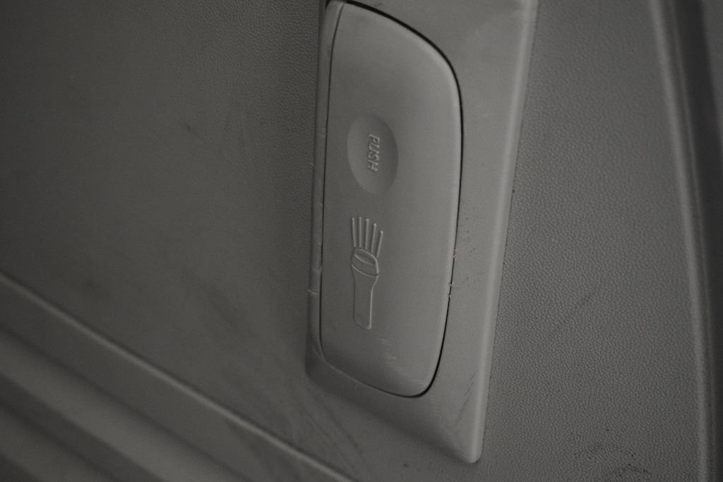 Thumbnail: 2014 Chrysler Town & Country - 19