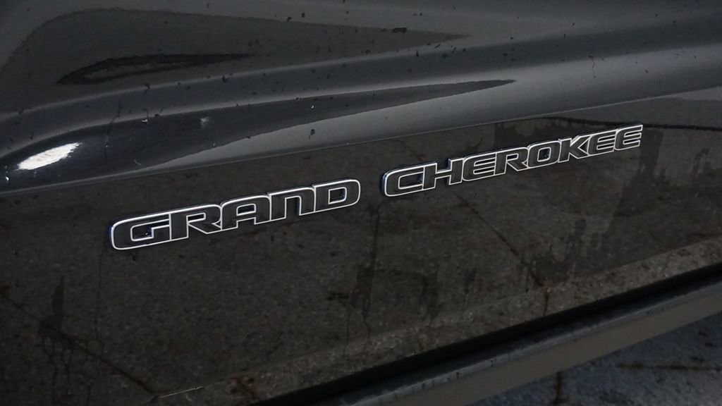 Thumbnail: 2017 Jeep Grand Cherokee - 14