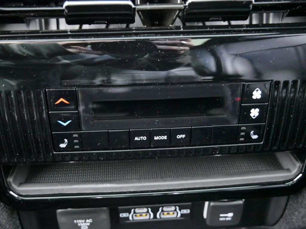 Thumbnail: 2024 Jeep Wagoneer - 30