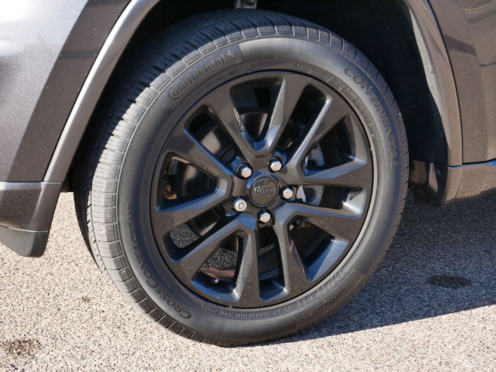 Thumbnail: 2017 Jeep Grand Cherokee - 14