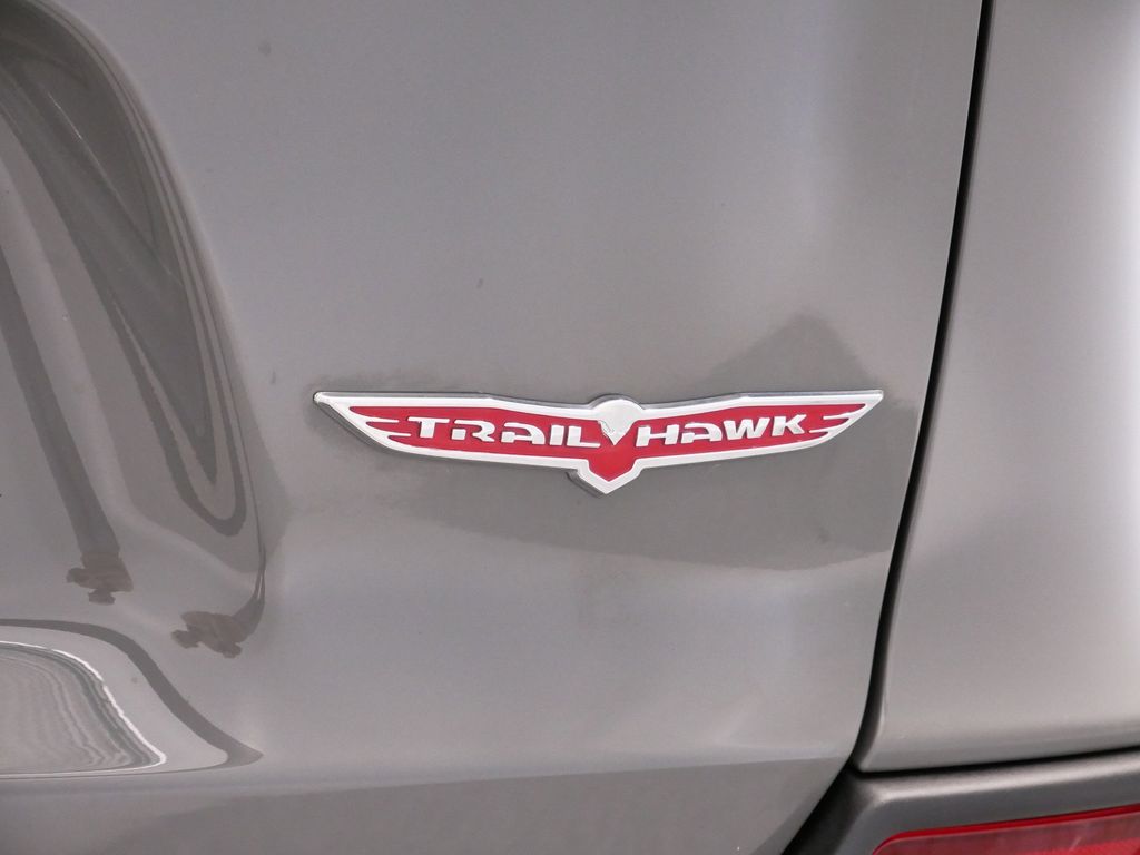 Thumbnail: 2022 Jeep Cherokee - 20