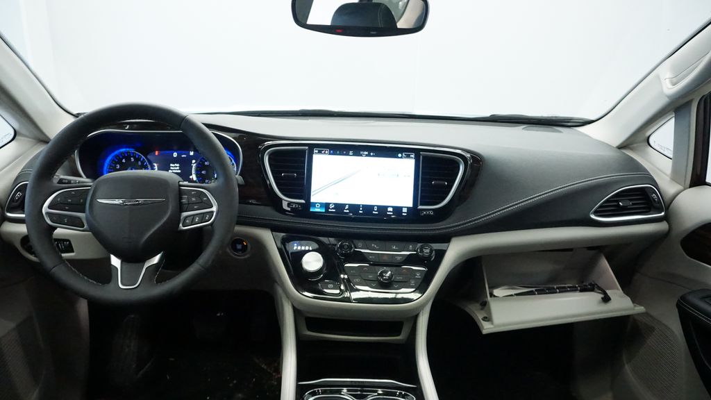 Thumbnail: 2023 Chrysler Pacifica - 23