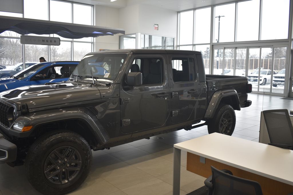 Thumbnail: 2025 Jeep Gladiator - 2