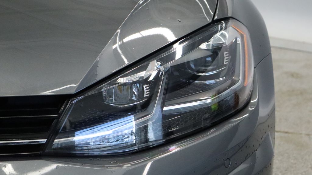 Thumbnail: 2019 Volkswagen Golf - 9