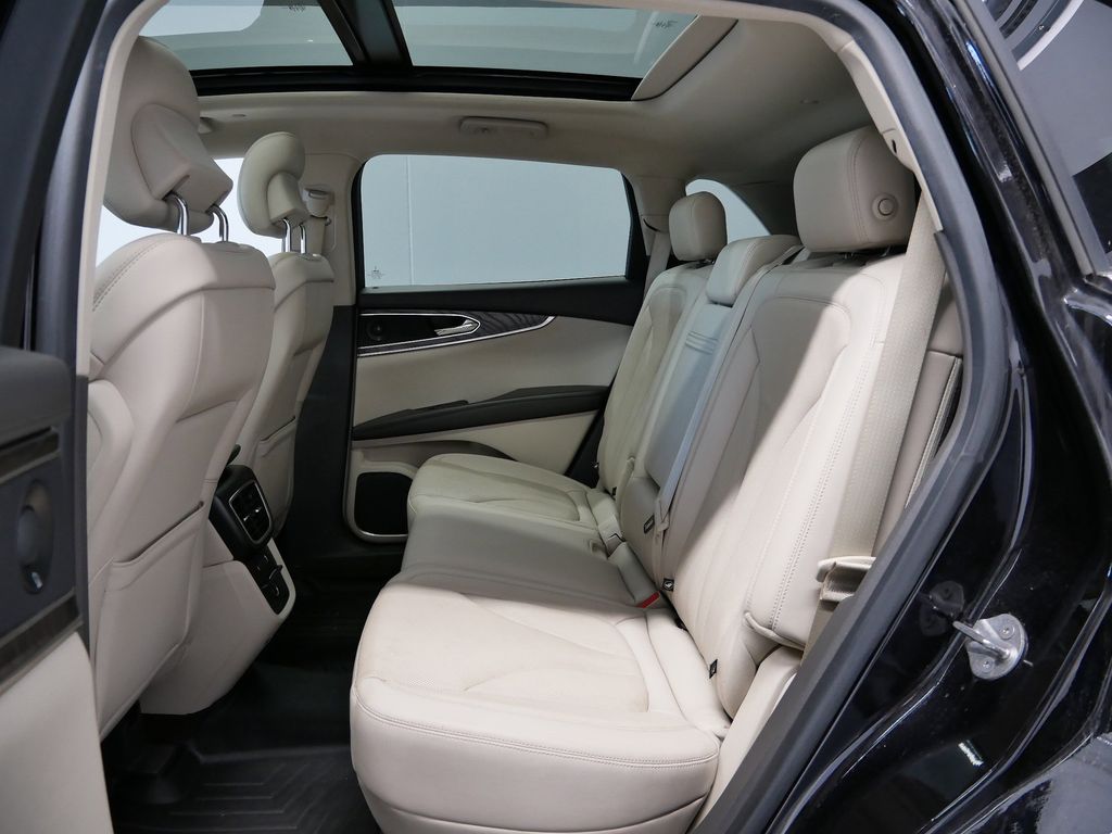 Thumbnail: 2019 Lincoln Nautilus - 24