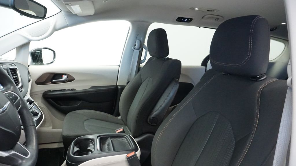 Thumbnail: 2018 Chrysler Pacifica - 26