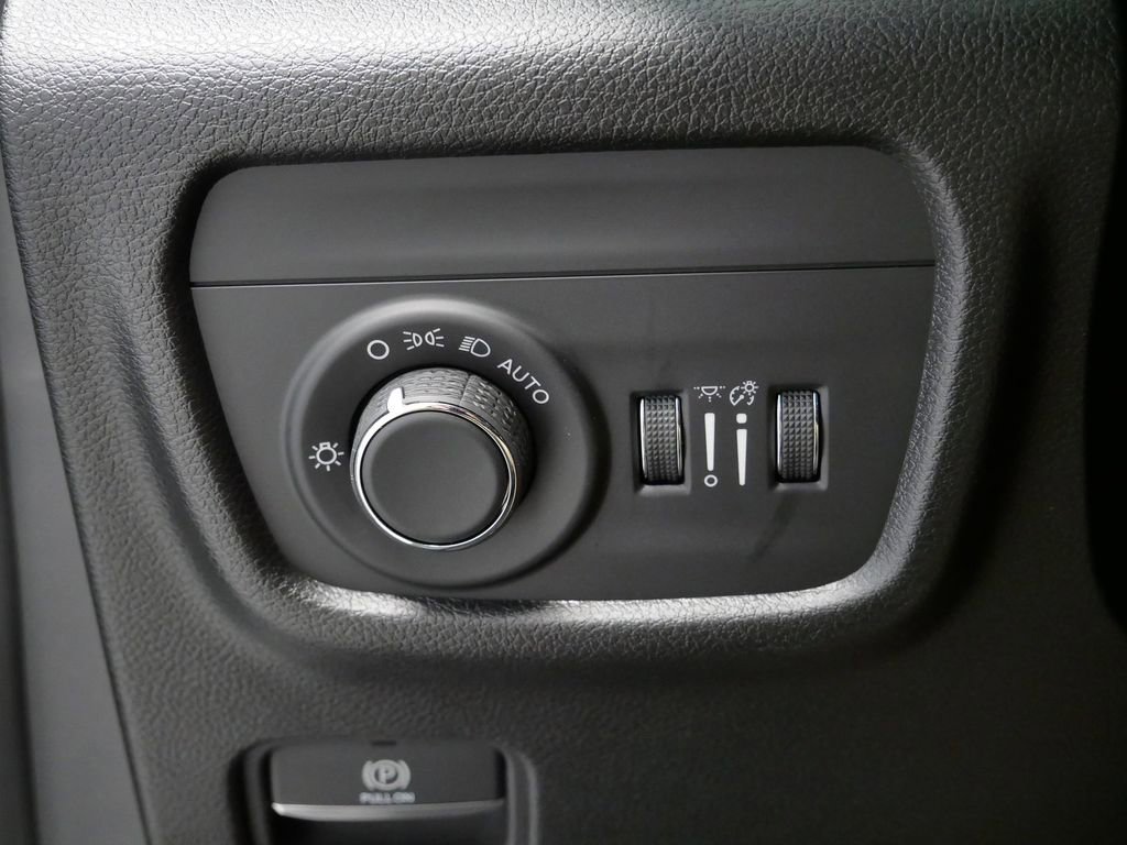 Thumbnail: 2025 Jeep Grand Cherokee L - 24