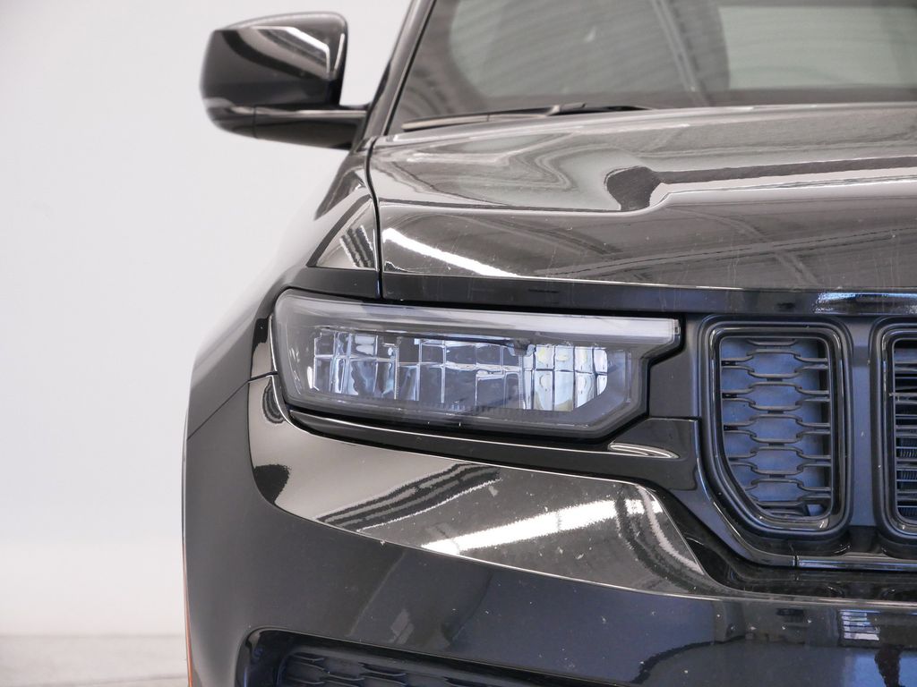 Thumbnail: 2023 Jeep Grand Cherokee - 12