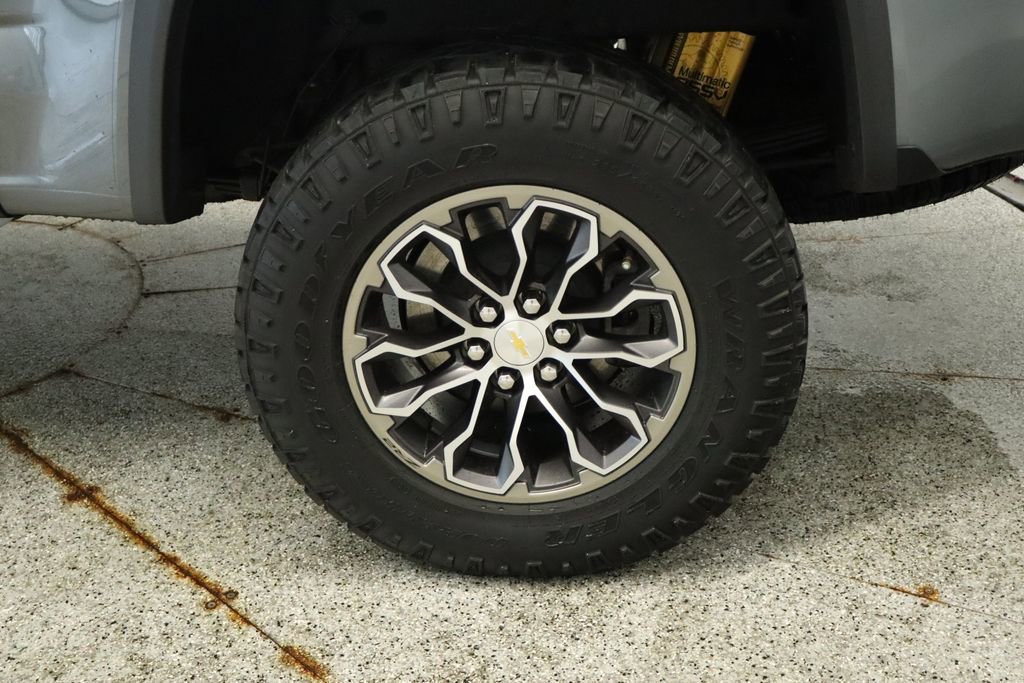 Thumbnail: 2022 Chevrolet Colorado - 16