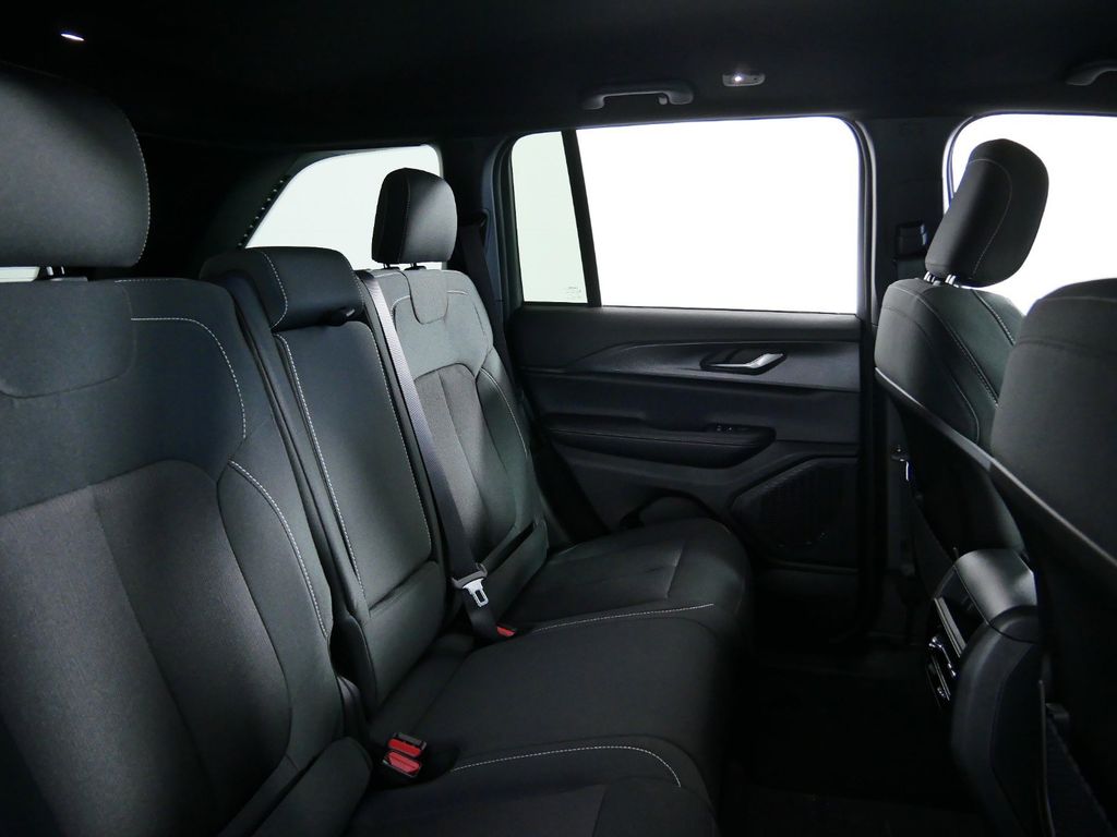 Thumbnail: 2024 Jeep Grand Cherokee - 28