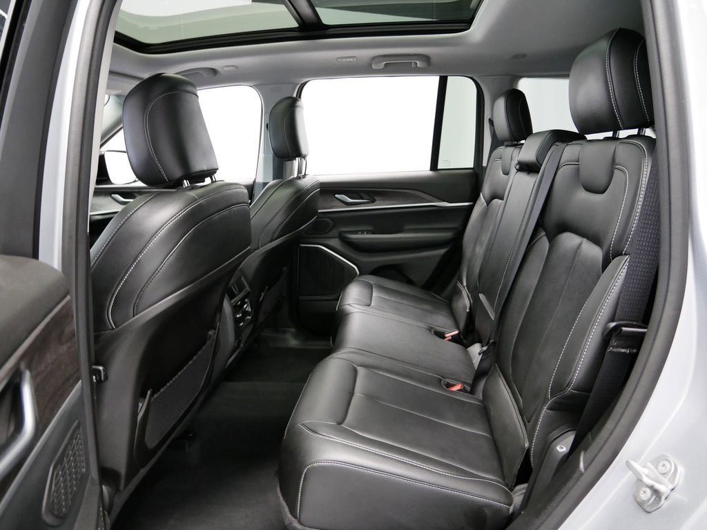 Thumbnail: 2022 Jeep Grand Cherokee - 11