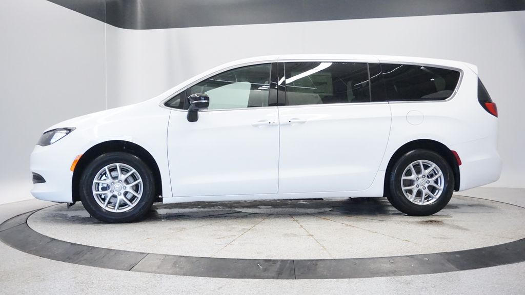 Thumbnail: 2026 Chrysler Voyager - 3