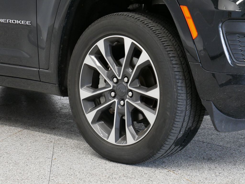 Thumbnail: 2022 Jeep Grand Cherokee - 15